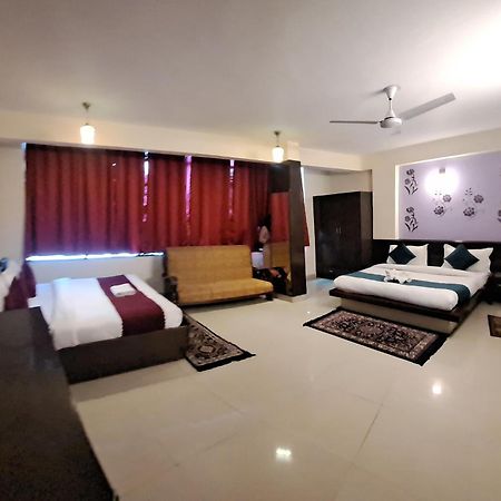 Airport Hotel Port View New Delhi Exteriör bild