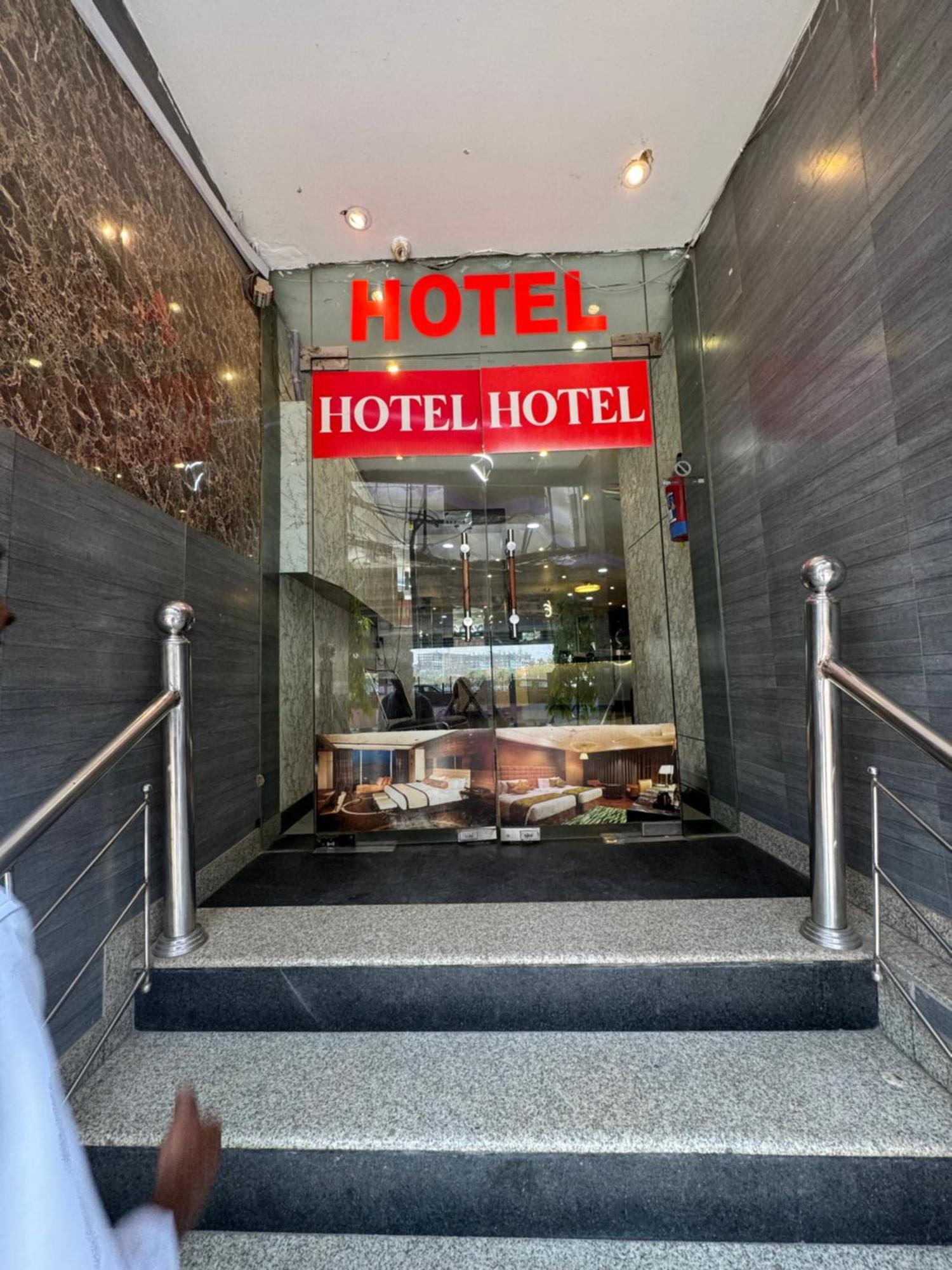 Airport Hotel Port View New Delhi Exteriör bild