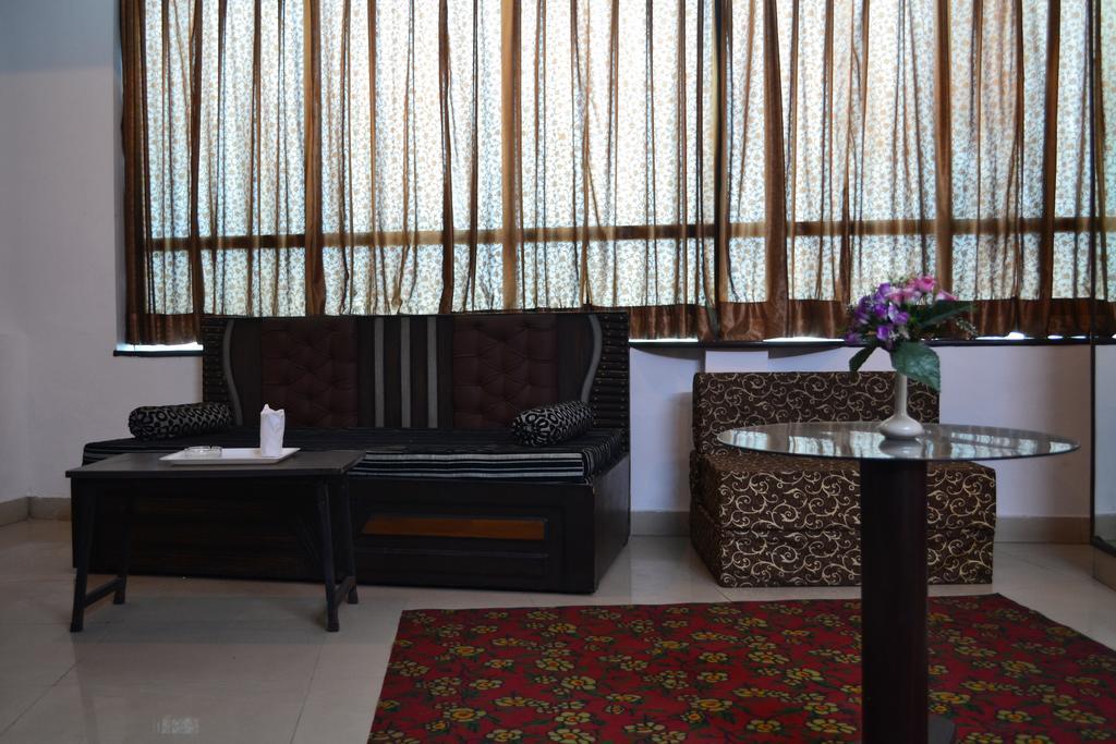 Airport Hotel Port View New Delhi Exteriör bild