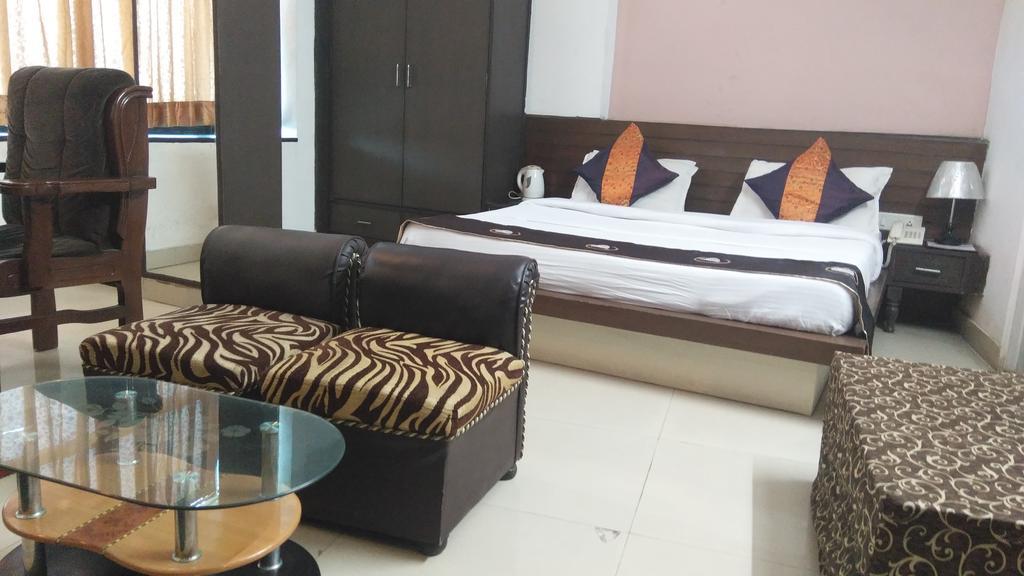 Airport Hotel Port View New Delhi Exteriör bild