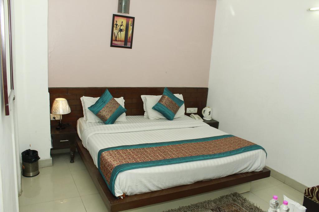 Airport Hotel Port View New Delhi Exteriör bild