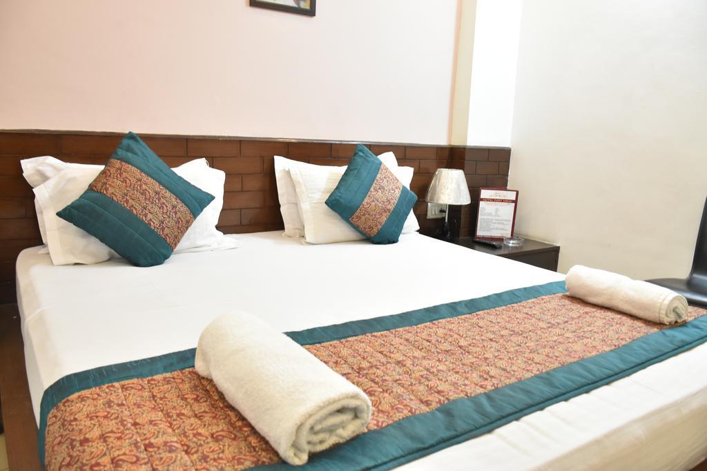 Airport Hotel Port View New Delhi Exteriör bild