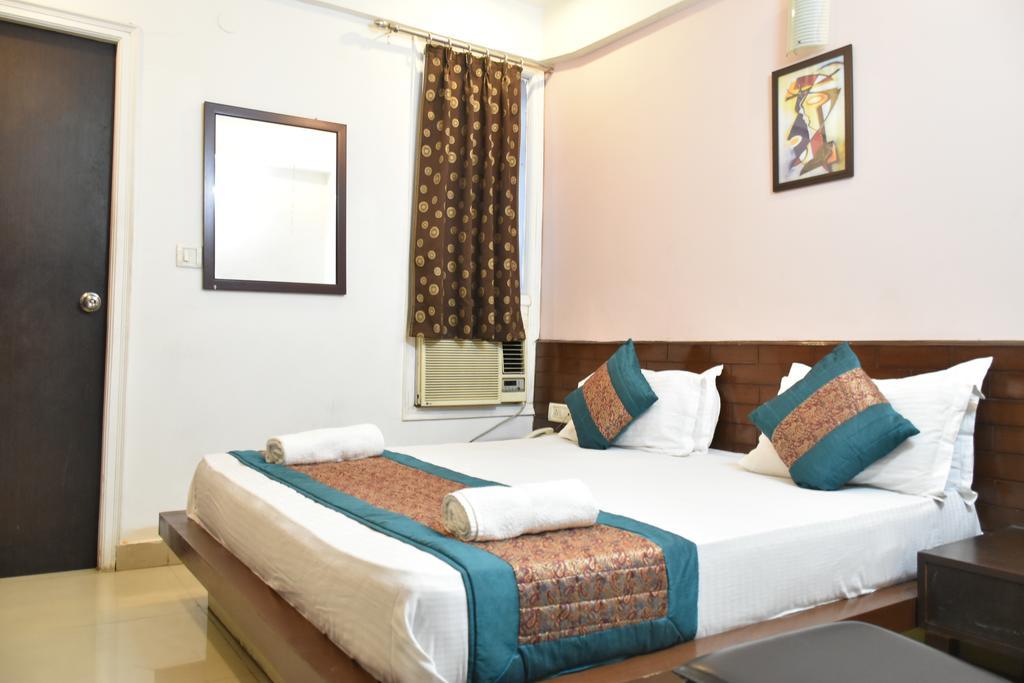 Airport Hotel Port View New Delhi Exteriör bild
