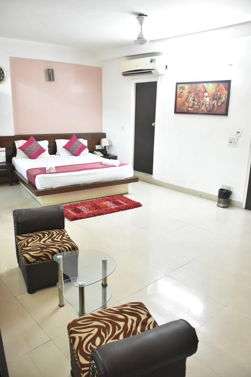 Airport Hotel Port View New Delhi Exteriör bild
