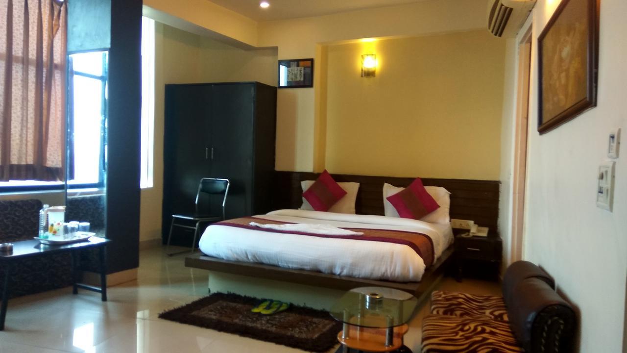 Airport Hotel Port View New Delhi Exteriör bild