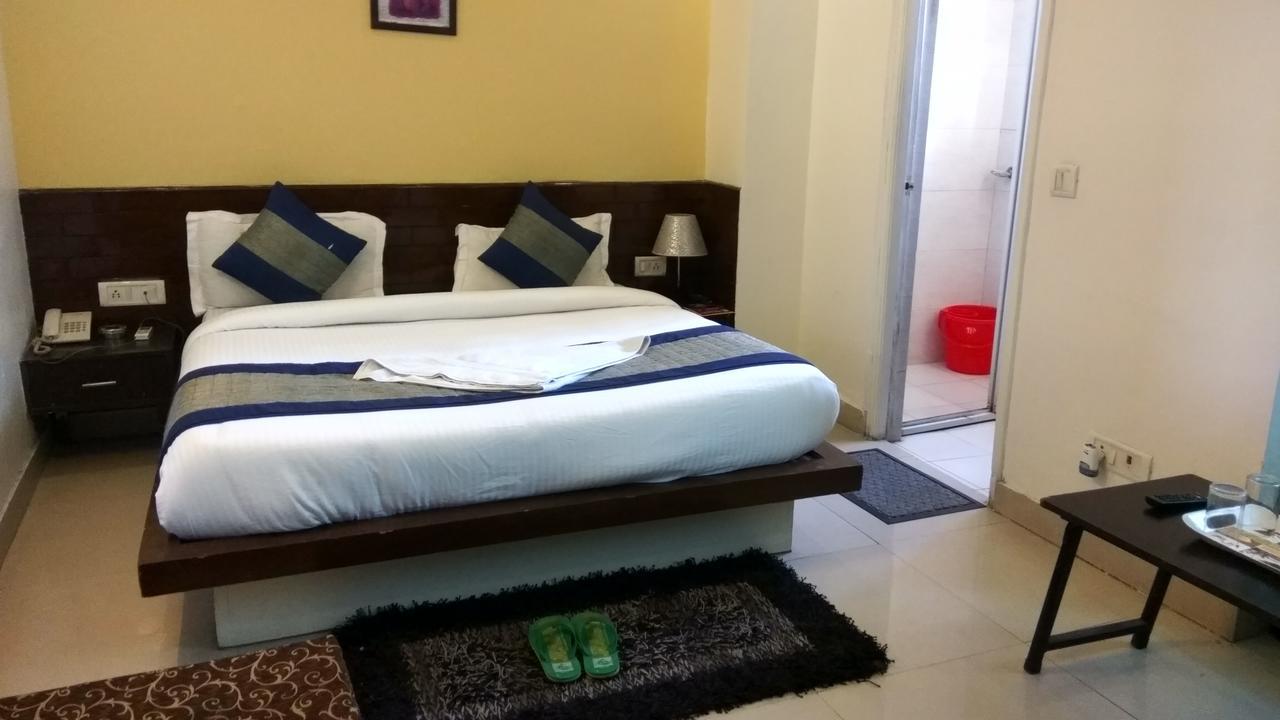Airport Hotel Port View New Delhi Exteriör bild