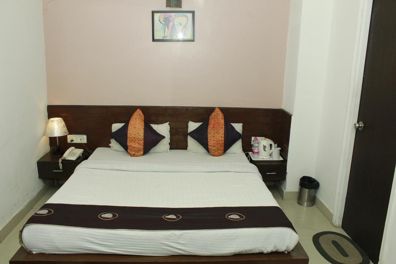 Airport Hotel Port View New Delhi Rum bild