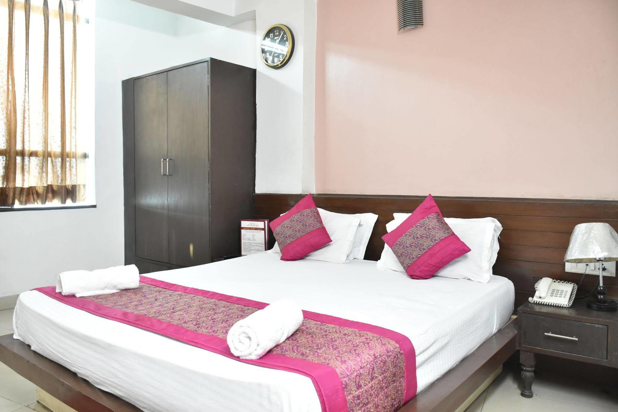 Airport Hotel Port View New Delhi Exteriör bild