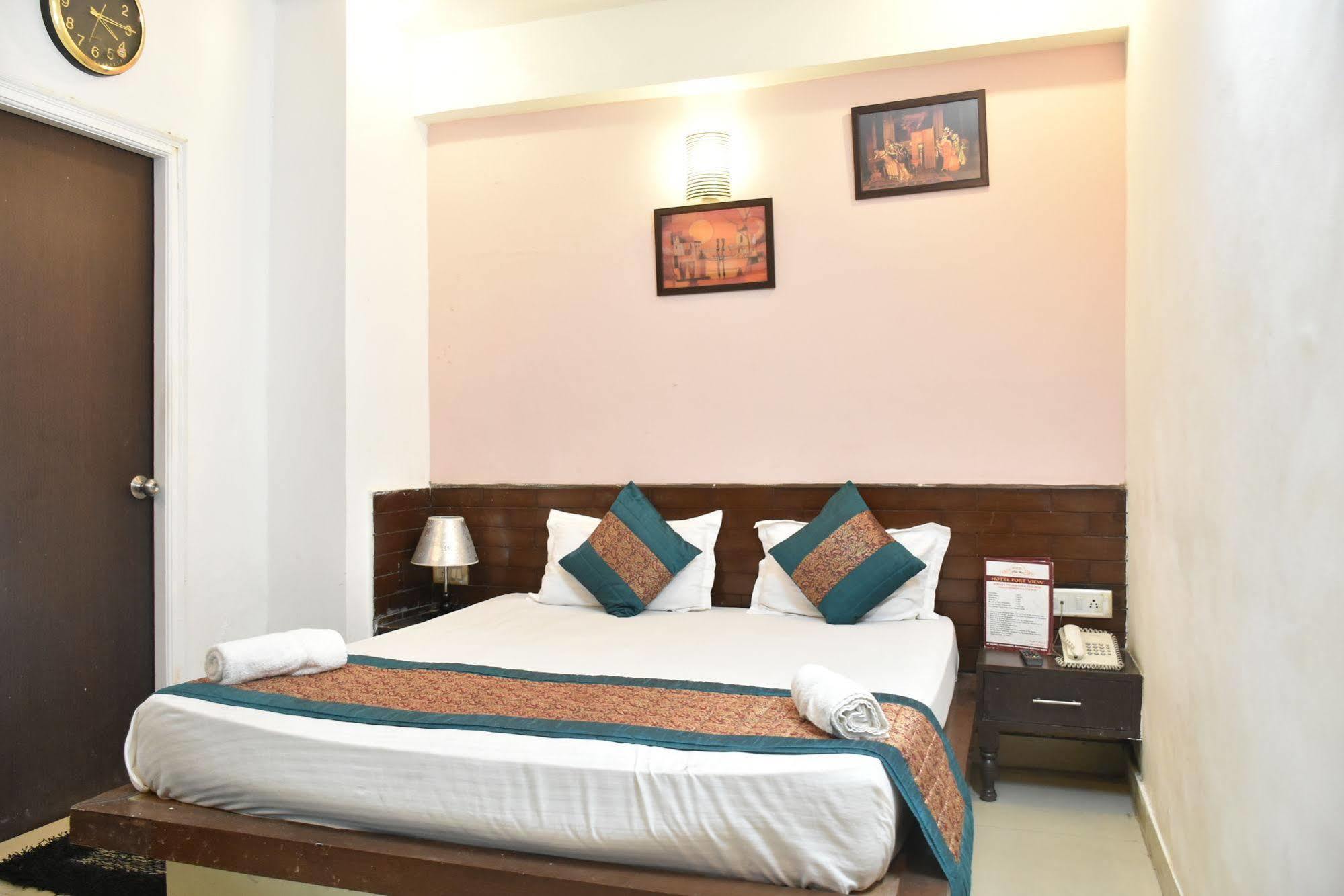Airport Hotel Port View New Delhi Exteriör bild