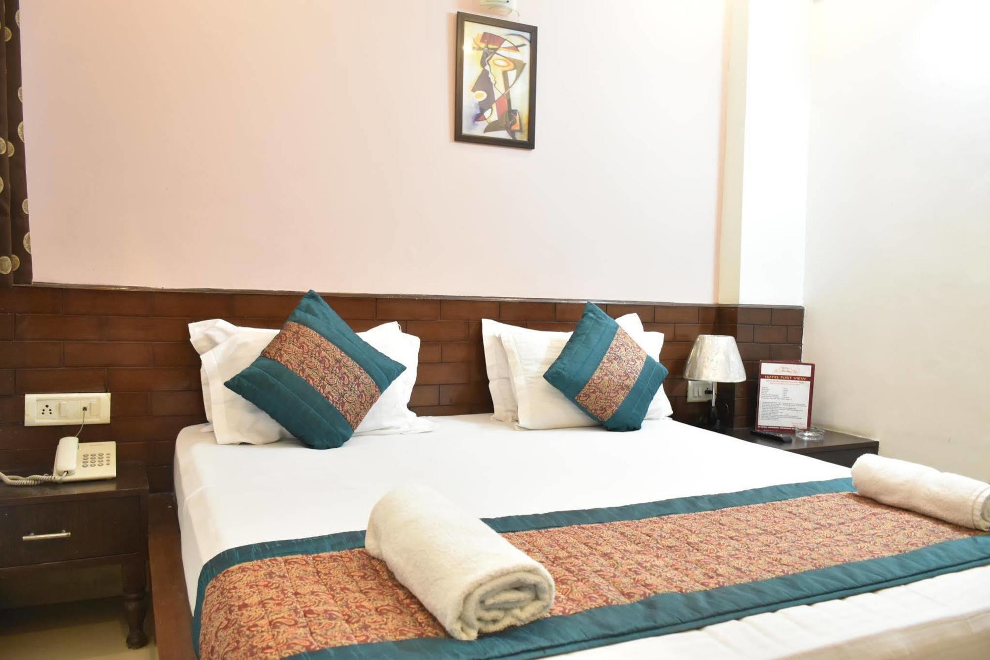 Airport Hotel Port View New Delhi Exteriör bild